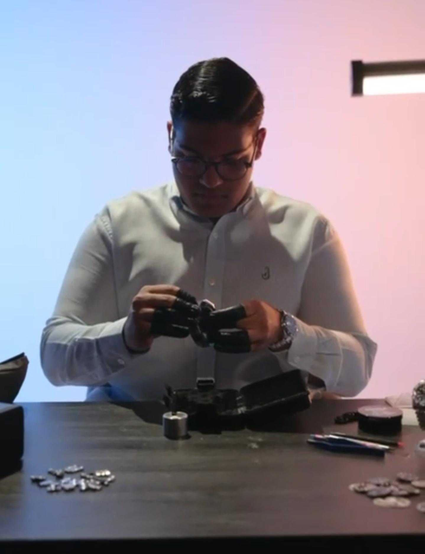Relojero trabajando